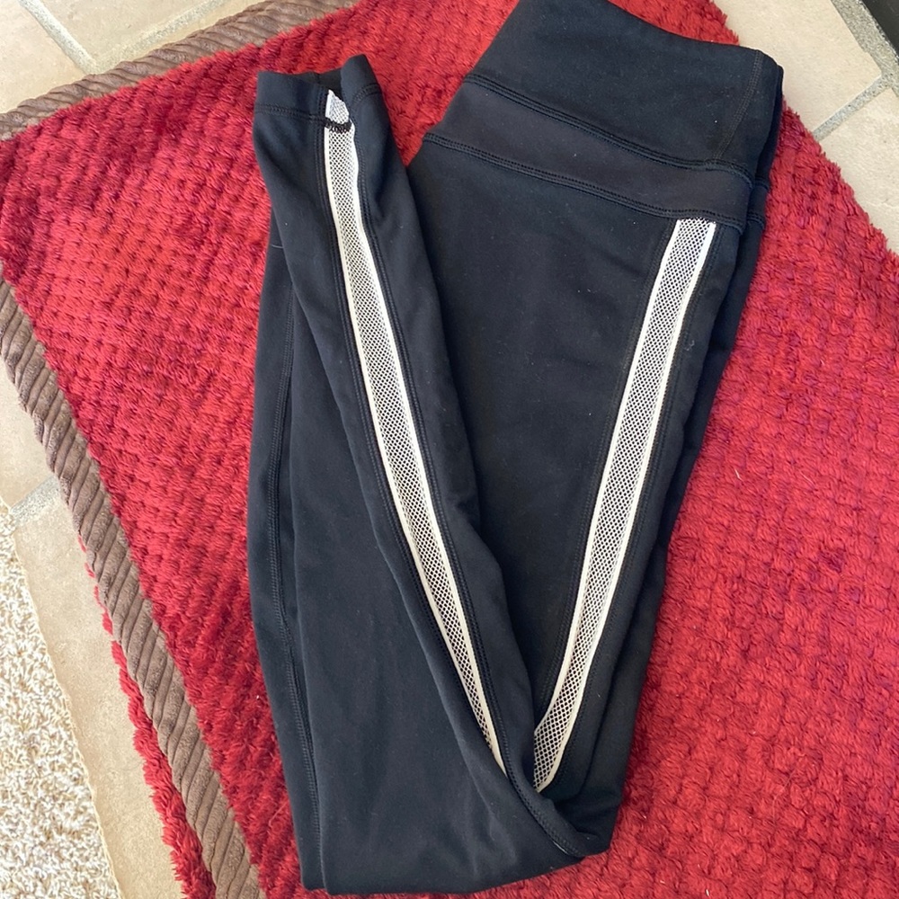 Lululemon Mid rise Mesh insert leggings sz6